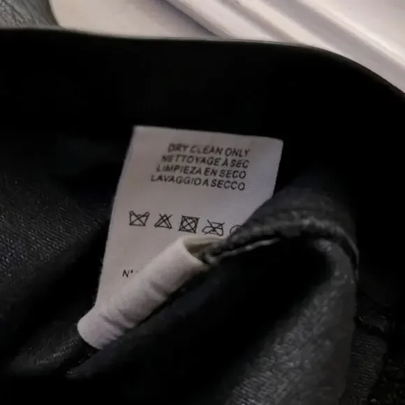 French Black snap front faux leather skirt XS - Picture 14 of 15